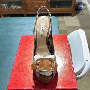 Guess slingbacks.
